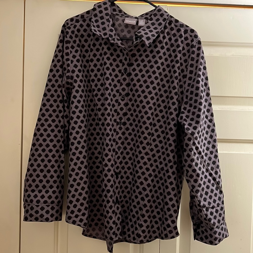 Chico’s size 3 (16) wrinkle resistant blouse with back slit in black and grey